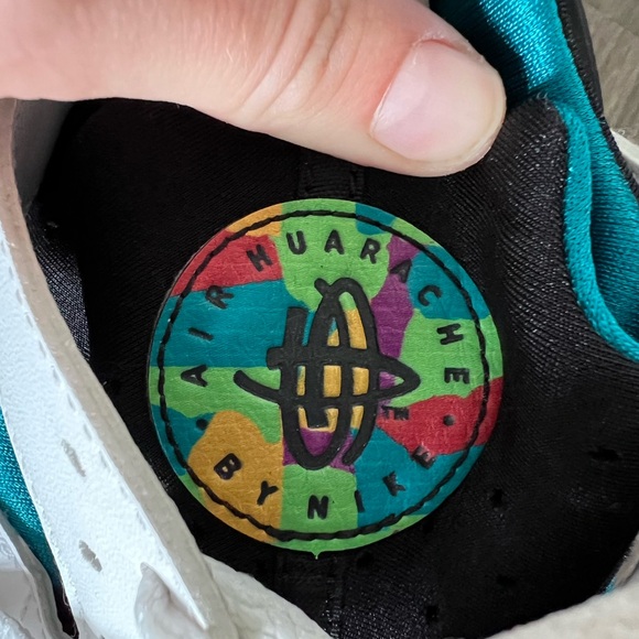 New Nike Air Huarache “Peace Love Swoosh” size 9 - Picture 9 of 10
